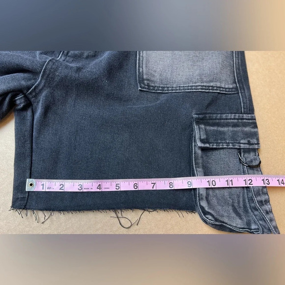 NWT CIDER Women’s Black and Gray Denim Fringe Utility Shorts Size XL - Picture 7 of 8